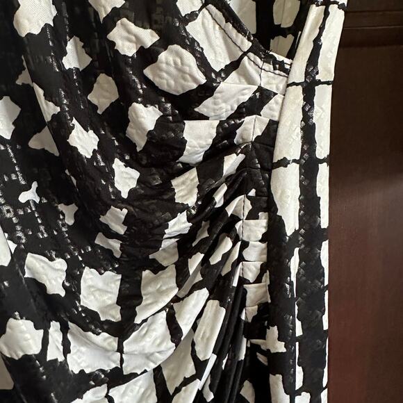 JOSEPH RIBKOFF | Black and White Graphic Faux Wrap Ruched Dress | Size 10 - Picture 4 of 7